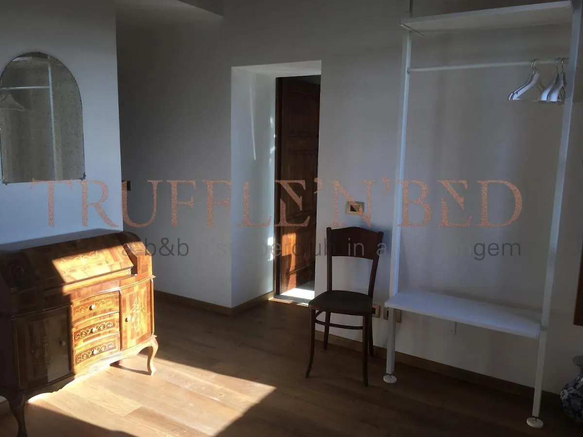 Bed and Breakfast Truffle'N'Bed San Giovanni dʼAsso 0*,  Italia